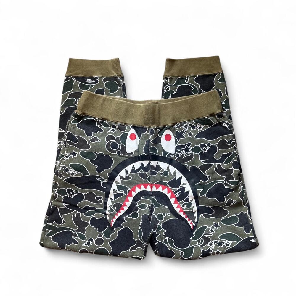 A BATHING APE Camo Shark Sweatpants